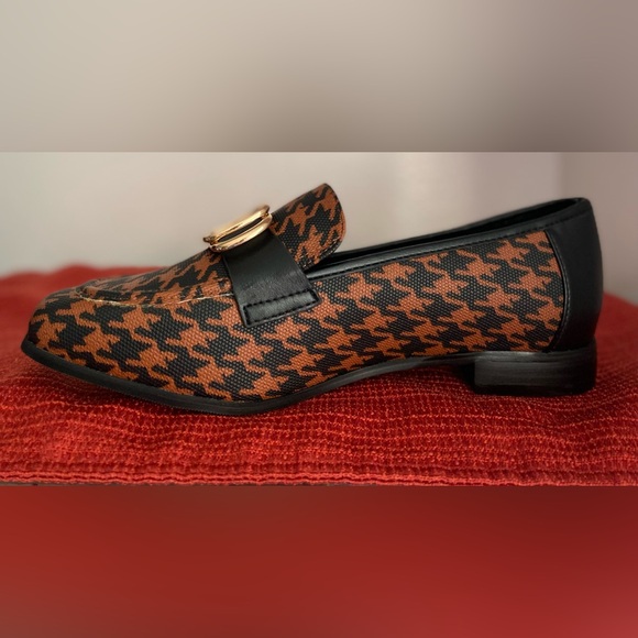 NY AND COMPANY.. WOMENS Brown Houndstooth Loafers with Gold Buckle - Picture 15 of 16